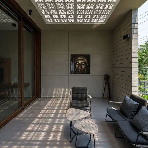 INDOOR OUTDOOR LIVING